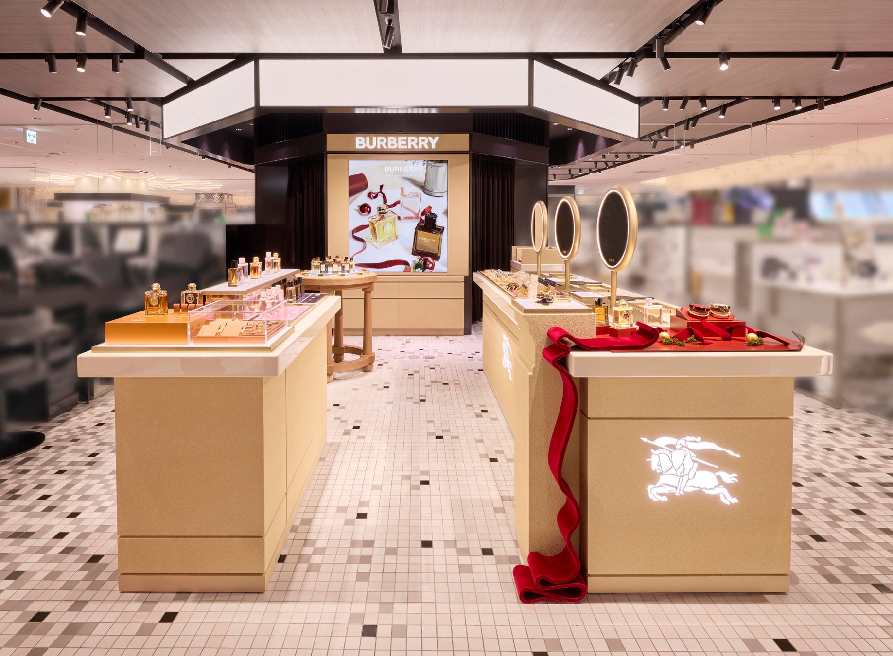 バーバリー ビューティ、渋谷スクランブルスクエアに常設カウンターをオープン