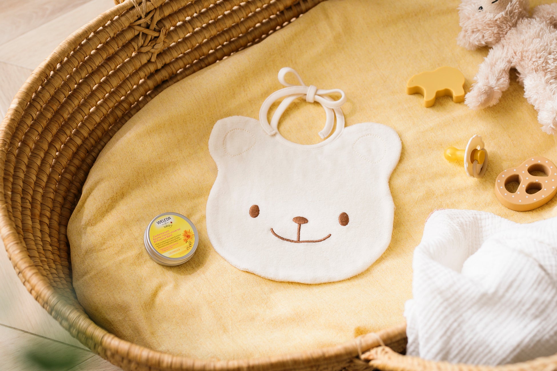 【WELEDA × PRISTINE スペシャルコラボキャンペーン】ママとベビーをやさしく包む。ヴェレダとプリスティンの特別なコラボレーション。