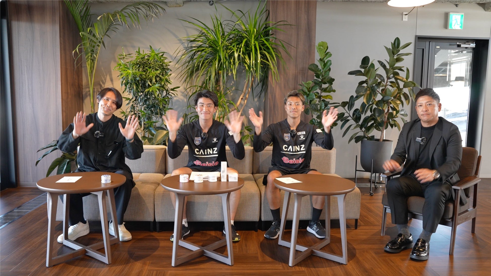 ザスパ群馬のYouTubeチャンネルにてコラボ　選手がデコレーションコスメにチャレンジ