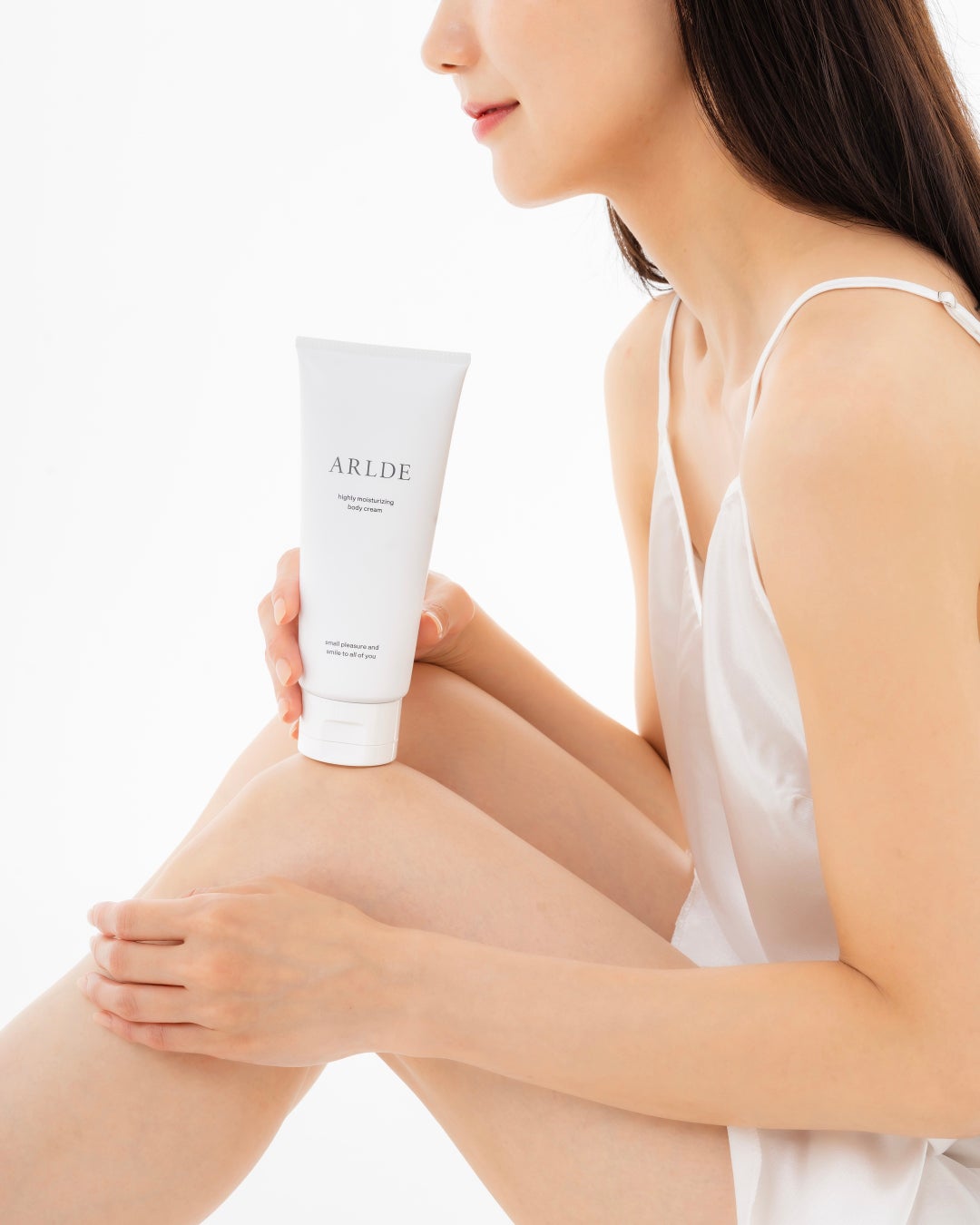 【O by F(オーバイエッフェ)】うねり髪がちゅるんと素直に、サロン発想で感動の質感革命!髪の内外へアプローチしてサロン級の仕上がりを叶えるホームトリートメントが新発売<1月8日(木)発売>