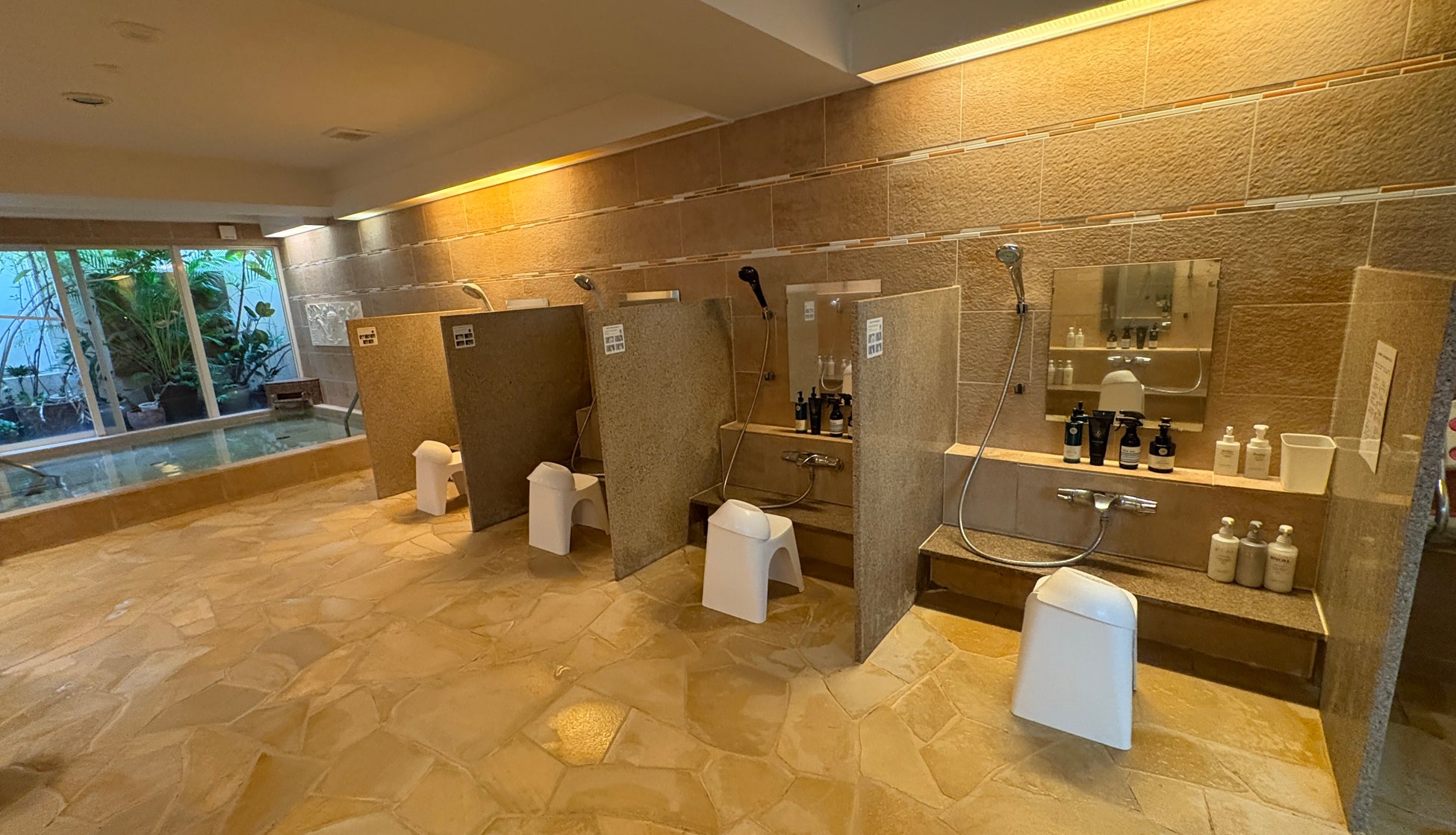 “毎日のバスタイムが美容になる”　艶髪ソムリエ®×リバースエイジング美容家が沖縄のHOTEL PALM ROYAL RESORTで宿泊者限定の体験型企画を実施