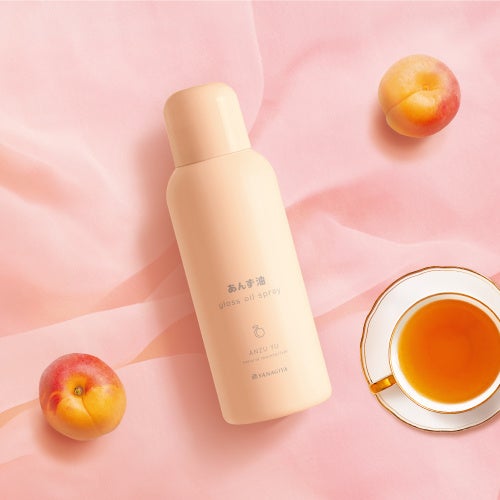 ヘアオイルの「柳屋あんず油」から、シュッとひと吹きツヤさら仕上げ！「柳屋 あんず油 グロスオイルスプレー」発売開始
