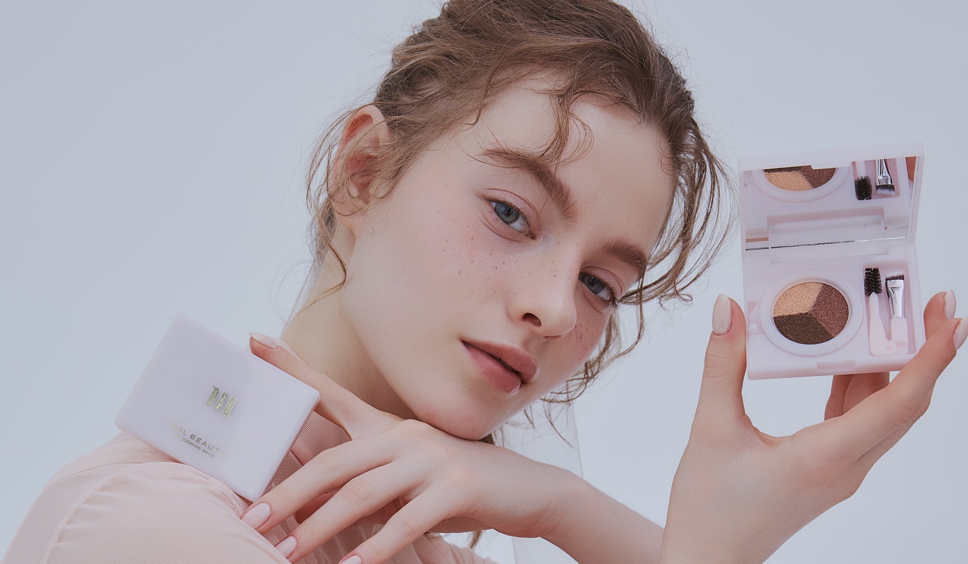 HBL BEAUTY「3D クッションブロウ®」新色が登場！スフレのようにふんわり仕上がるスフレクッション。3月23日より全国発売開始。