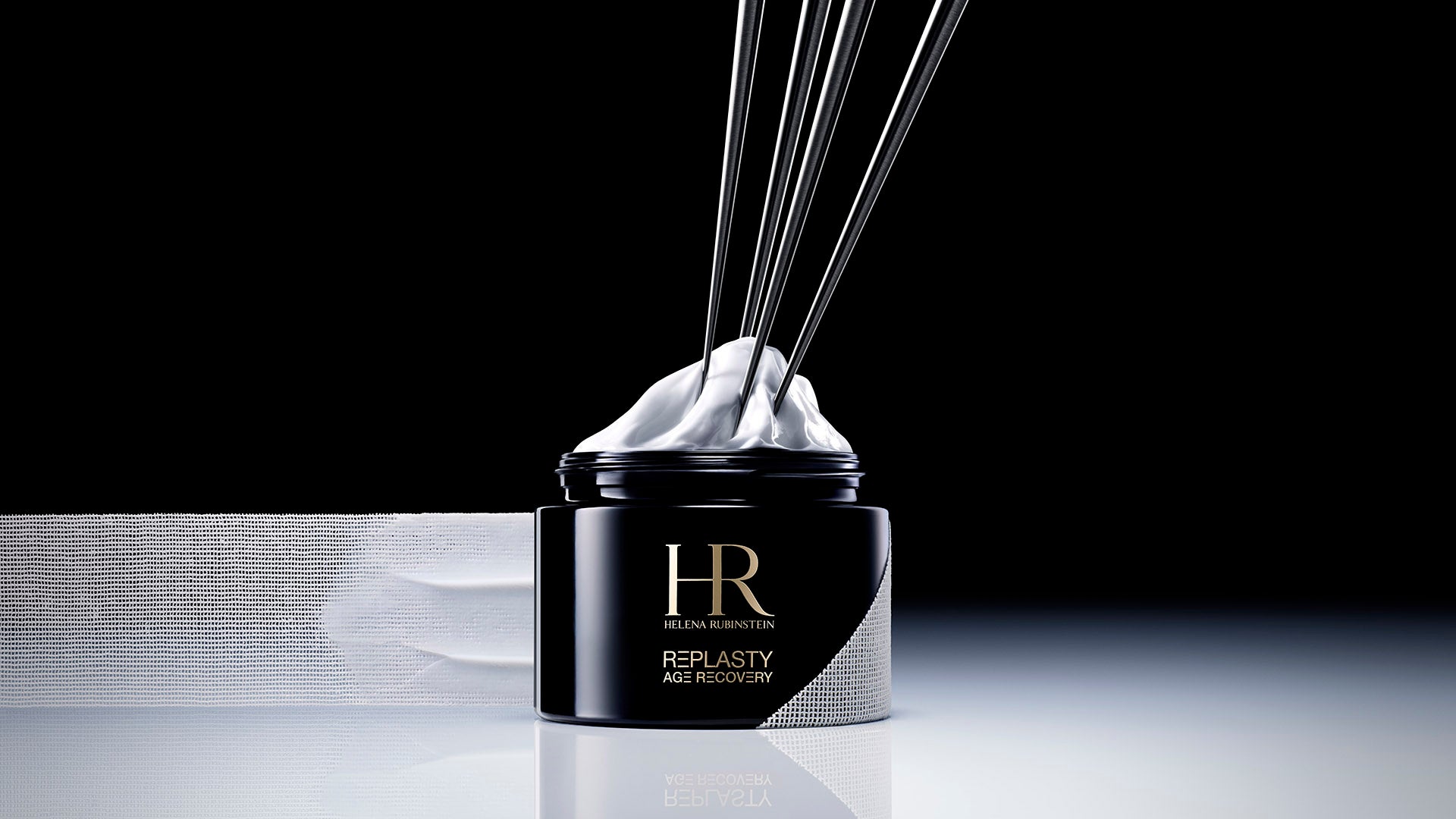 KATE 新耐久アイメイクライン「号泣の涙神」誕生。世界初！耐久防壁成分（３種の皮膜形成剤の組み合わせ）を配合したマスカラ*が登場。