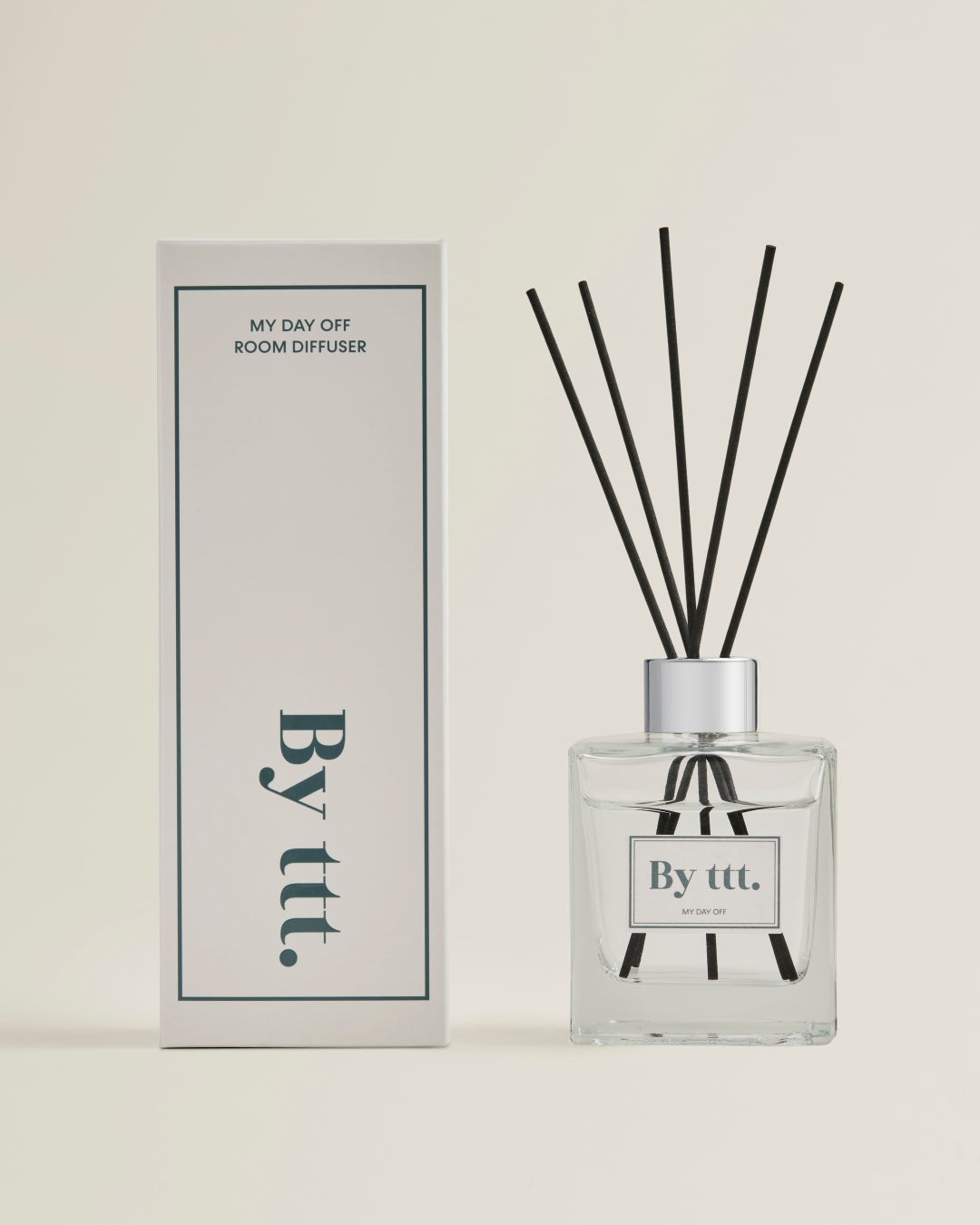 本田翼がフルプロデュース！〈By ttt.（バイティースリー）〉から初のライフスタイルアイテム「MY DAY OFF ROOM DIFFUSER」が1月26日(月)20時より新発売。