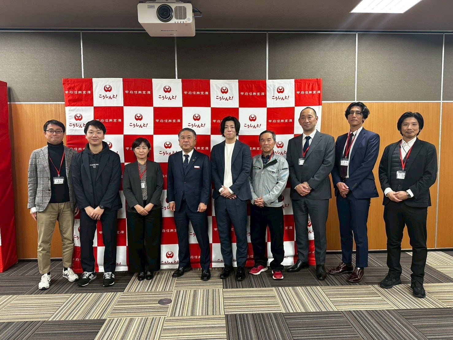 山梨で“貼る心電計”100人体制で検証開始、甲府信金でキックオフ｜県内2社が協力し働く世代の“心臓リスク”に向き合う