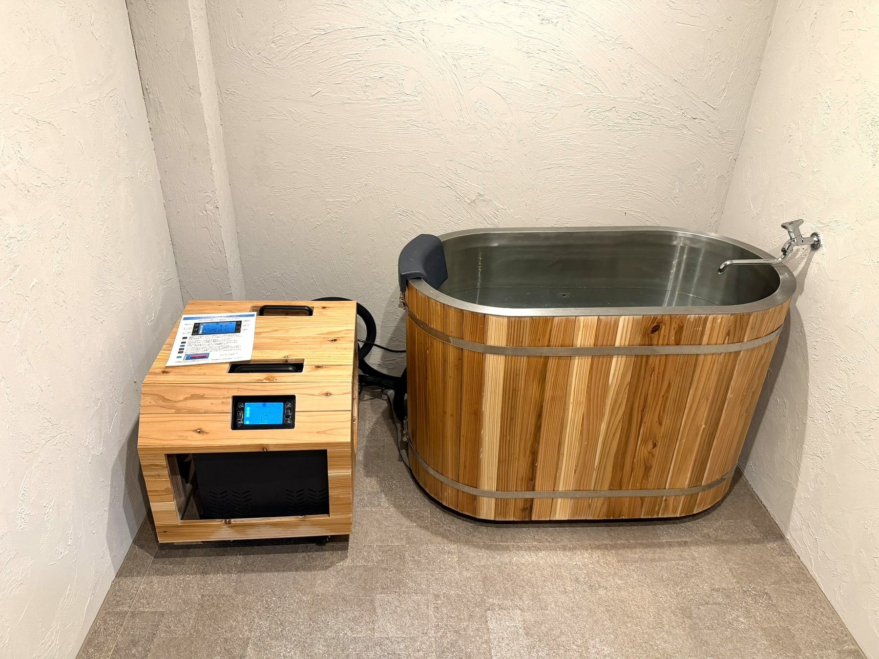 全国で導入が進む「kokolo sauna®」が、大阪市のサウナ付き民泊施設「KAJA HOUSE」にチラー水風呂「Hagoromo1s」を導入