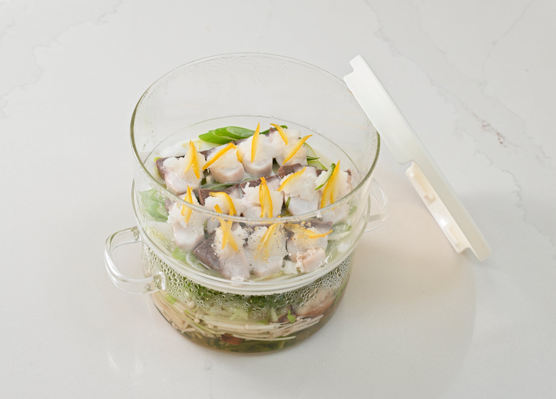 同時に2品、もっと自由に。蒸し調理の可能性を広げる、電子レンジ対応「ガラスのせいろ蒸し器」発売