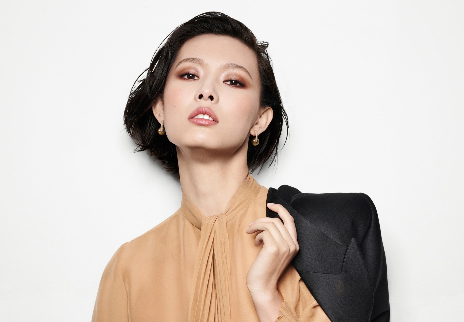 NARSファンデーション新時代の幕開け。フランソワ・ナーズが追求し続けてきた軽やかさと透明感はそのままに、毛穴カバレッジを極めた「ナチュラルロングウェア ファンデーション」が誕生!