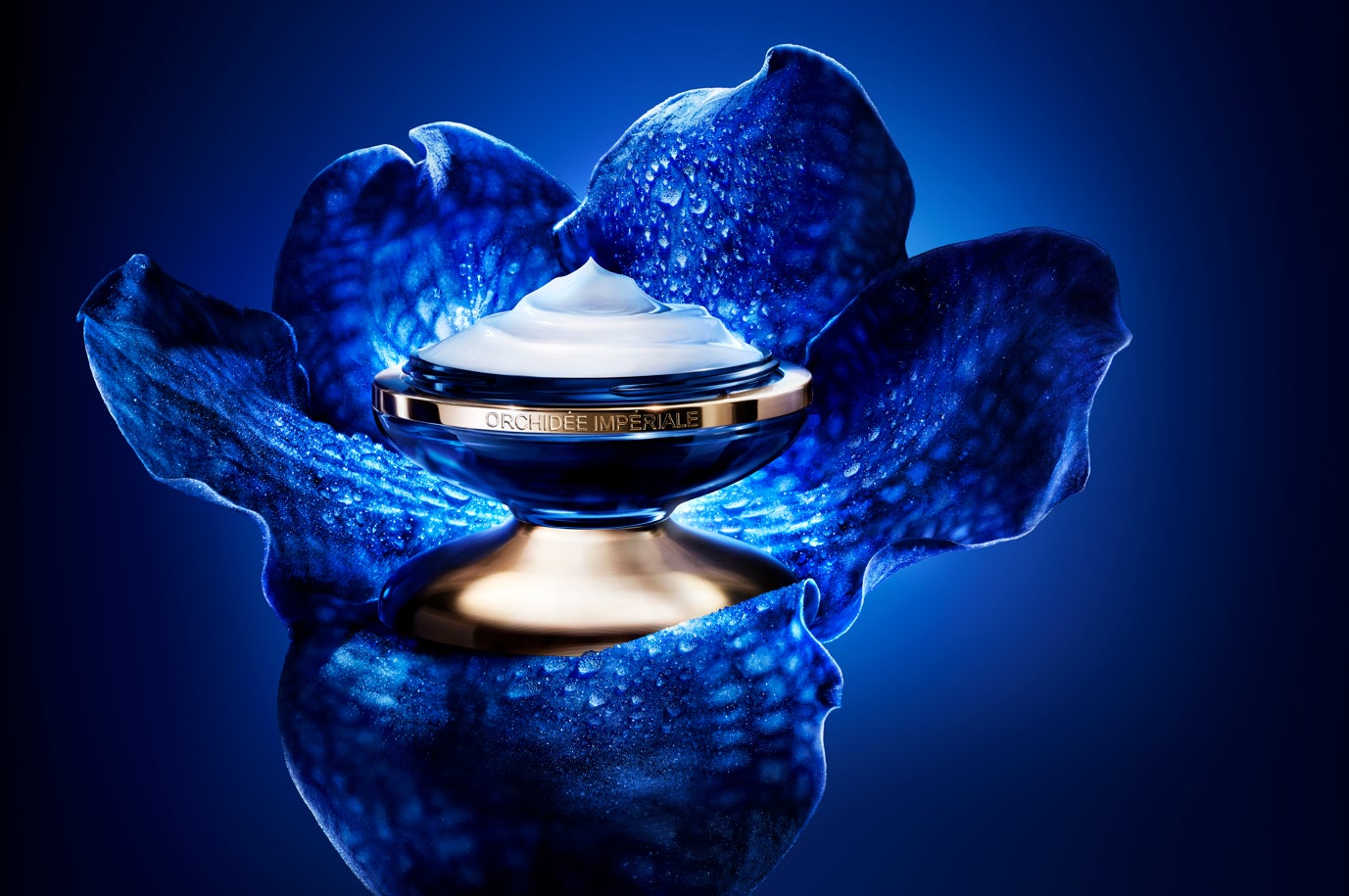 【ゲラン】若々しさを軽やかに纏う、新アプローチ〈オーキデ アンぺリアル ザ ロンジェビティ ライトクリーム〉が登場。