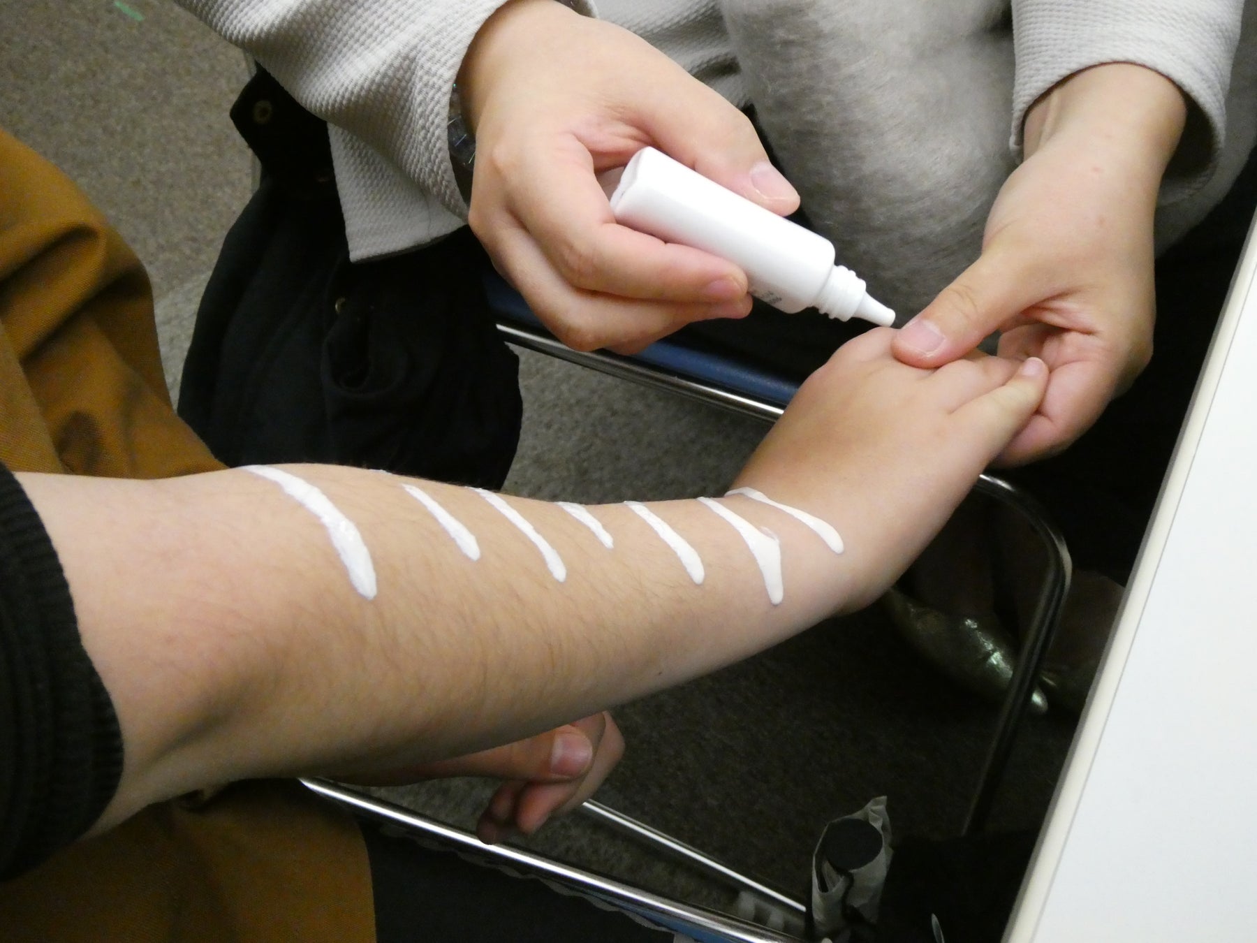 実施報告｜親子で学ぶ「紫外線と肌」特別講座を2/11（祝）に実施（主催：焼津市立焼津図書館／講師協力：日興製薬株式会社）