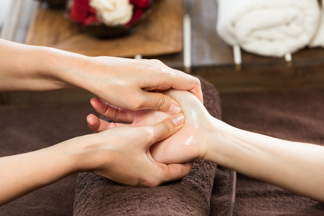 手元から、年齢を巻き戻す。― 新・手のエステメニュー誕生 ―