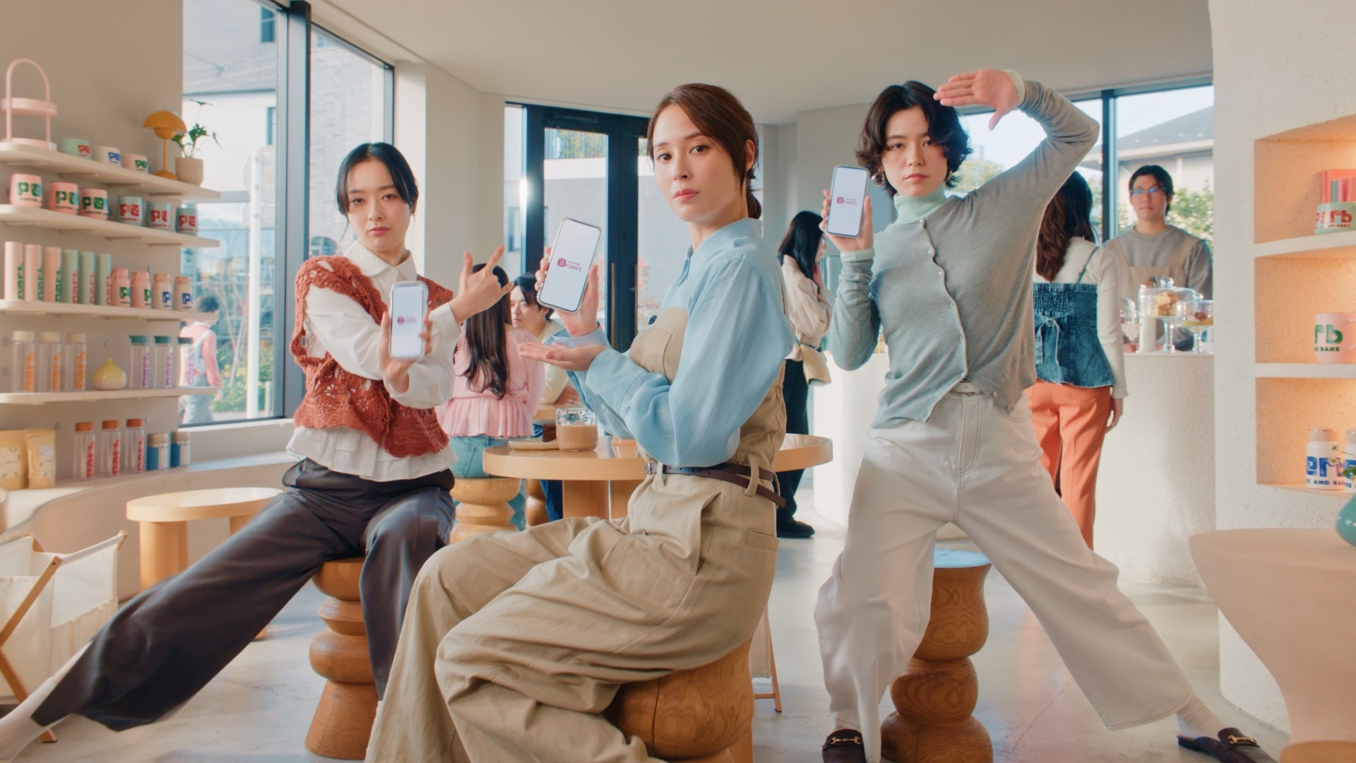 『ホットペッパービューティー』新CM 2篇同時公開広瀬 アリスさんがカッコ可愛いキレキレポーズ披露 麻生 久美子さんは自身も大感動のサラサラ美髪で魅了