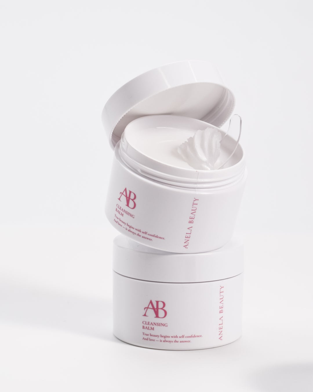 【肌をいたわり、パワフルなメイク落ち】植物由来の美容成分*¹を新たに配合。パッケージを刷新し、大人肌のための多機能クレンジングバームが内容量を25％増量（100g）してリニューアル*²！