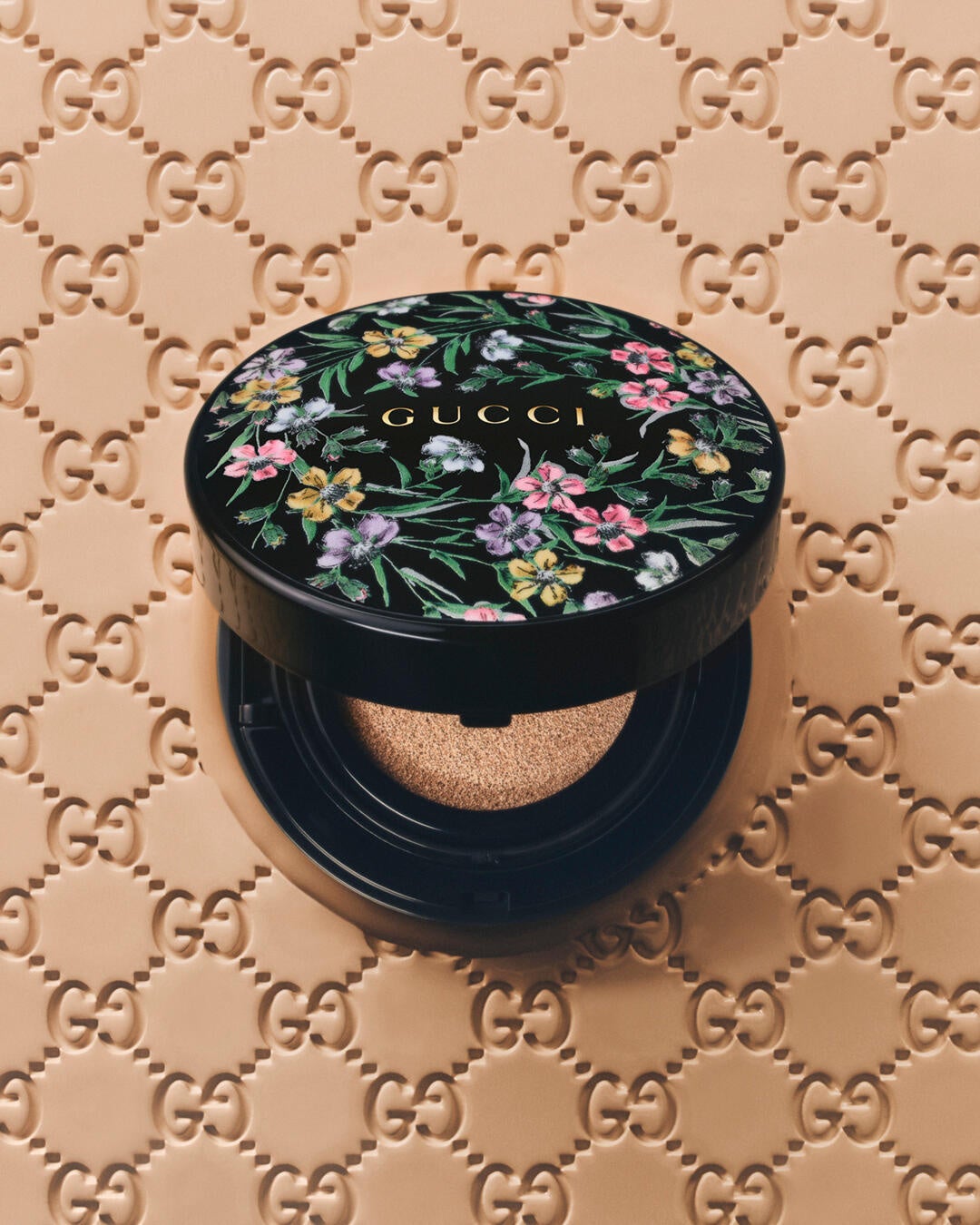 グッチ ビューティより、春の新作ファンデが登場・ひと塗りで、思い通りのマット肌へ。