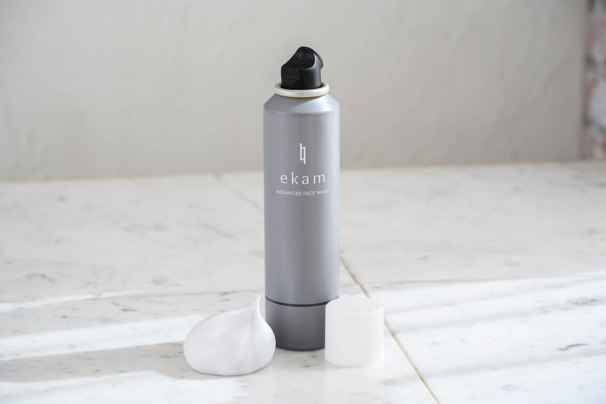 【ekam】新商品「アドバンスドホイップ洗顔」を3月3日発売。1本で“泡洗顔＋泡パック”の時短ケア。全国のロフトでも同日より展開開始。