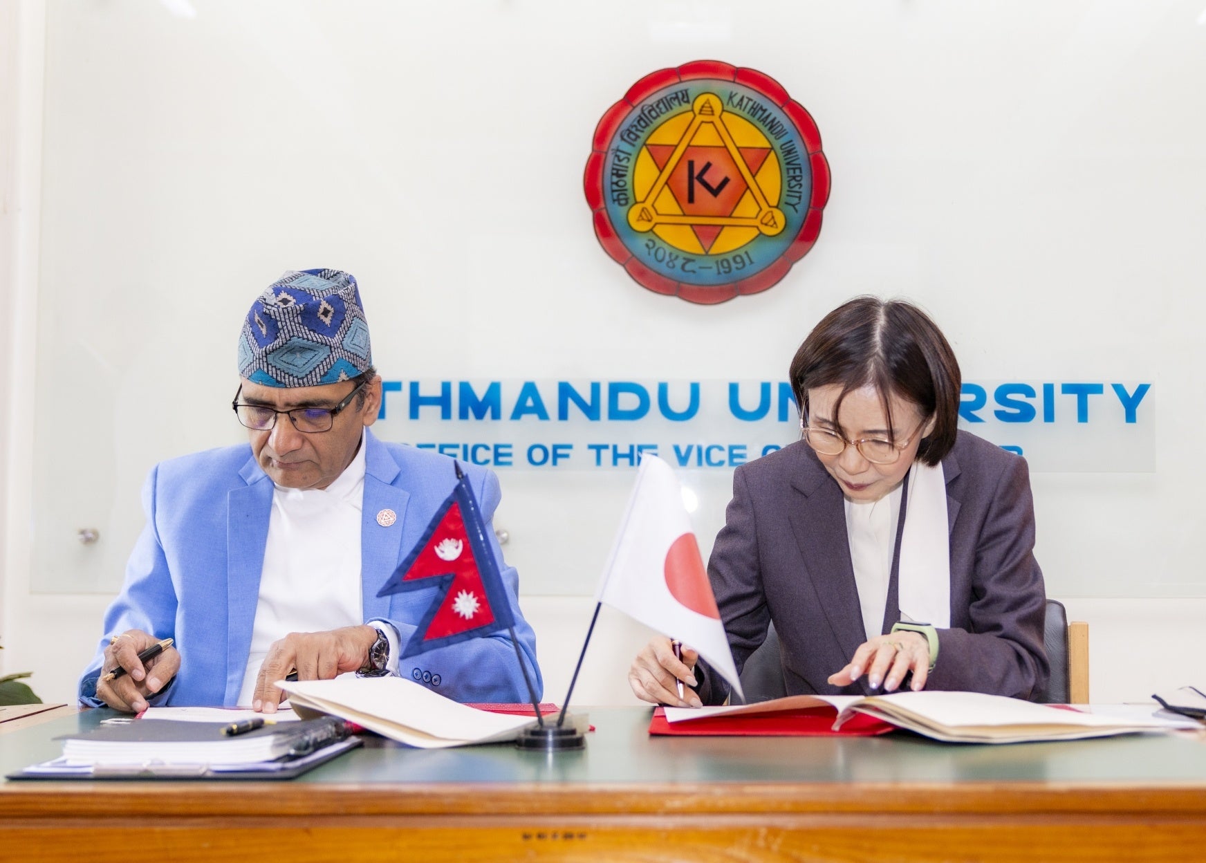 フォーデイズとネパール・カトマンズ大学新校舎「FORDAYS CENTER」の建設に先立ち、起工式と調印式を挙行