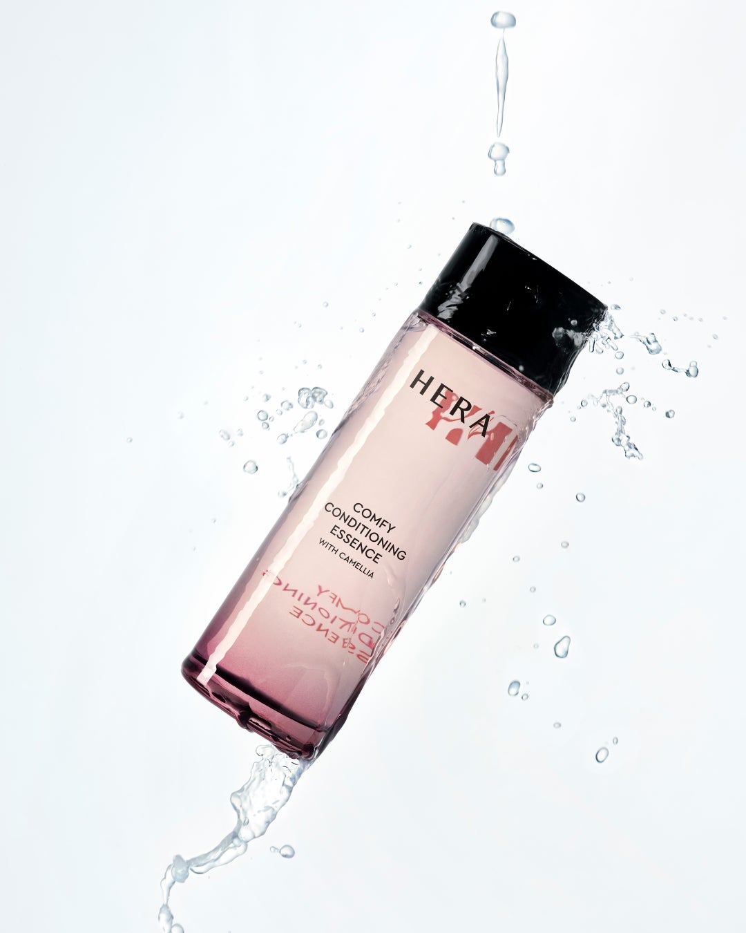 【HERA】内側から艶めくようなハリ感あふれる肌へのファーストステップ。美の象徴“チェジュカメリア”の生命力に着想したブースティングエッセンス〈コンフィー コンディショニングエッセンス〉が新登場