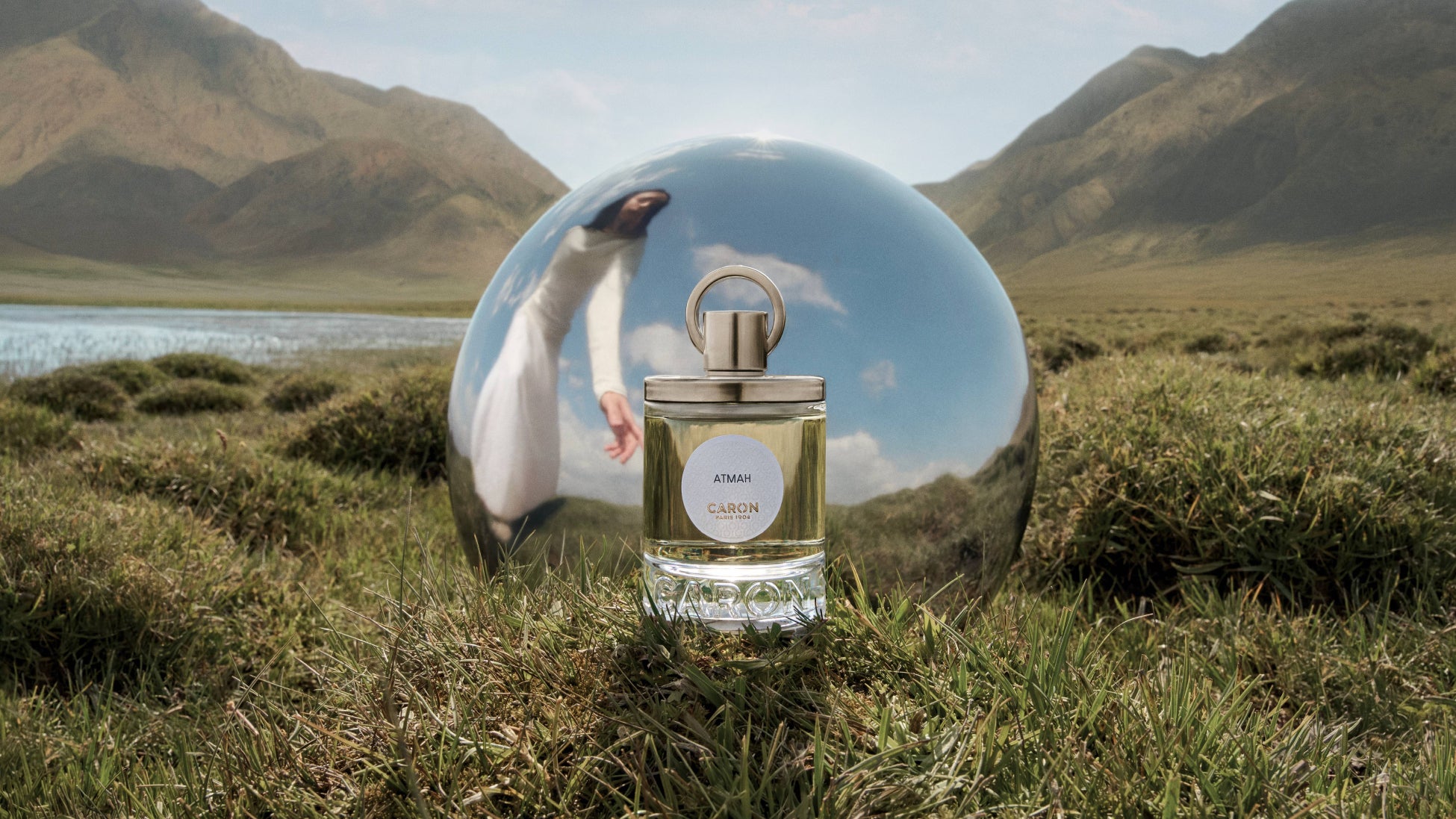 光と空気を呼吸するミネラル・バニラ　CARON ATMAH オードパルファン新登場