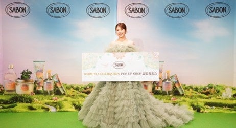 渋谷凪咲「あざとかわいい香りの女の子」「お嫁さんにしたいタイプ」 独自すぎる”香り擬人化”で会場爆笑　SABON 『White Tea Celebration』 POP UP SHOP 記者発表会