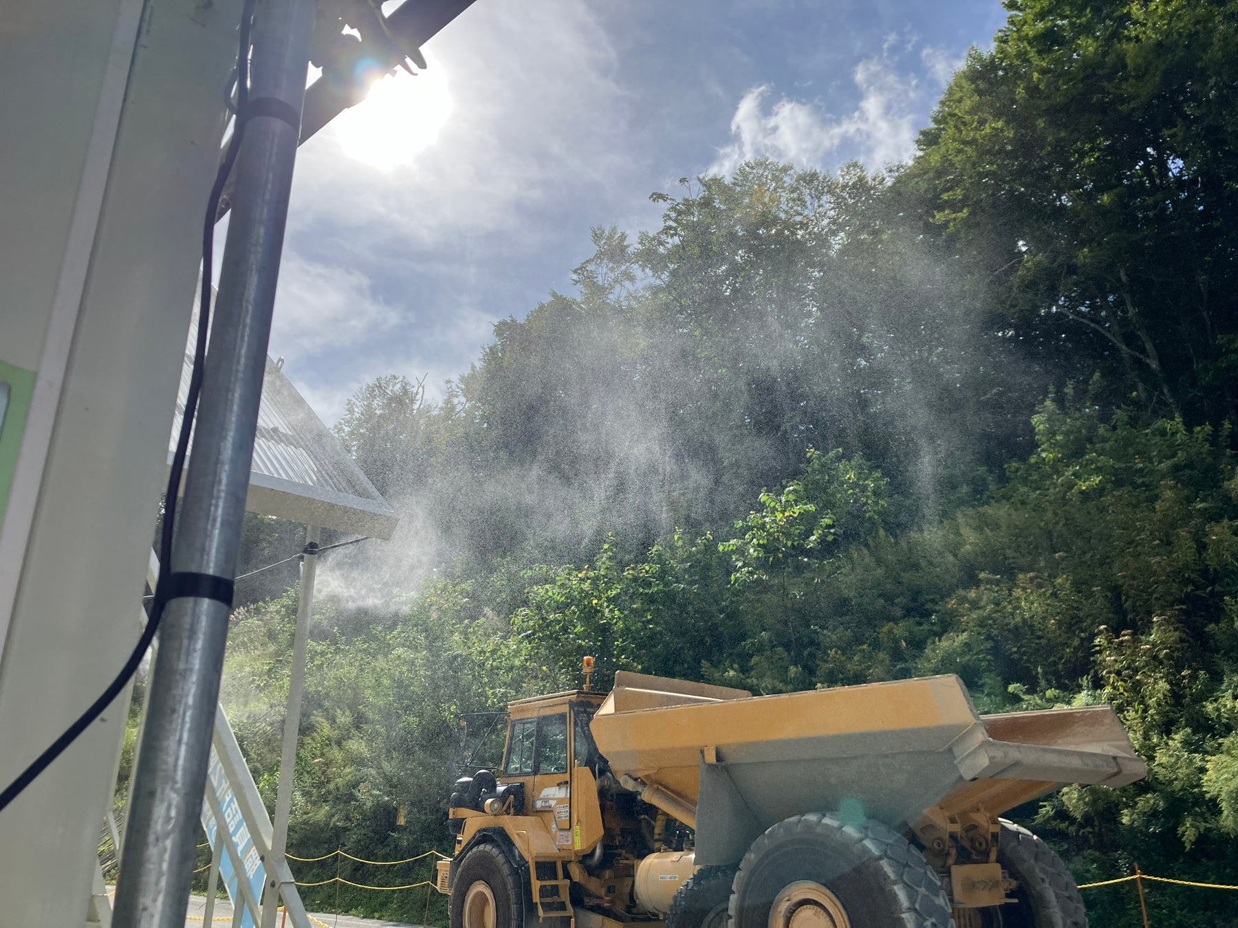 視線を奪う、魅惑のまなざし　ディオールショウから限定アイテムが登場