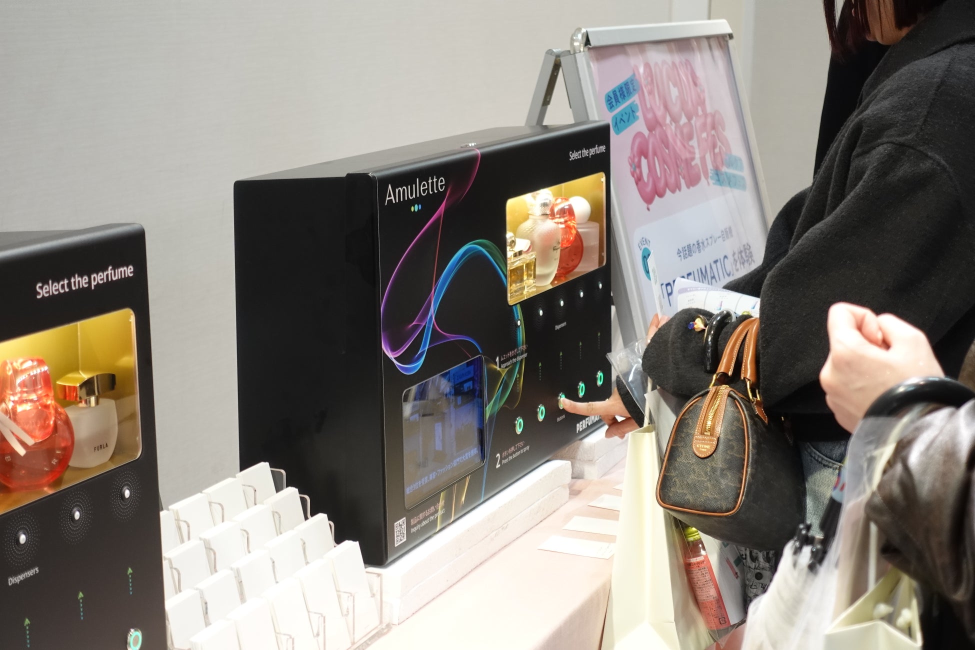 【900名以上が体験】香水スプレー自動販売機「PERFUMATIC」、ルクア大阪のコスメイベントで集客コンテンツとして大注目