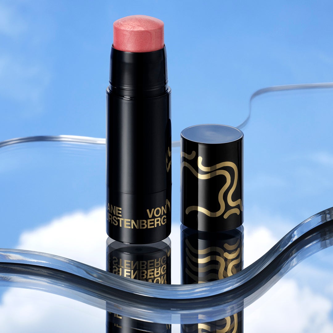 【2026年4月17日(金)数量限定発売】エスティ ローダー × ダイアン・フォン・ファステンバーグ コラボレーション コレクション「InCharge」登場。