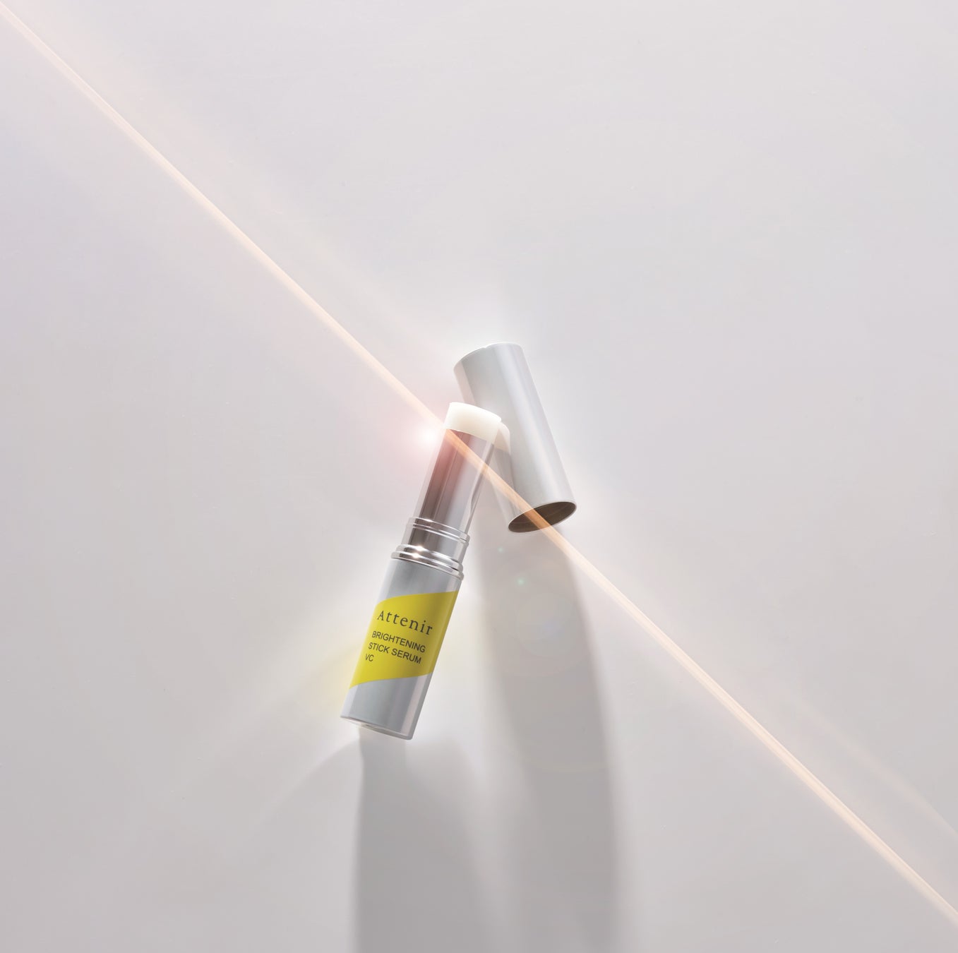 60秒CMで、親子で歩んでいく何気ない毎日の愛おしさを描く 「家族と愛とメリット」の新CM「手をつないだ日」篇、3月28日より放映開始 楽曲には、椎名林檎「ギブス」を起用!