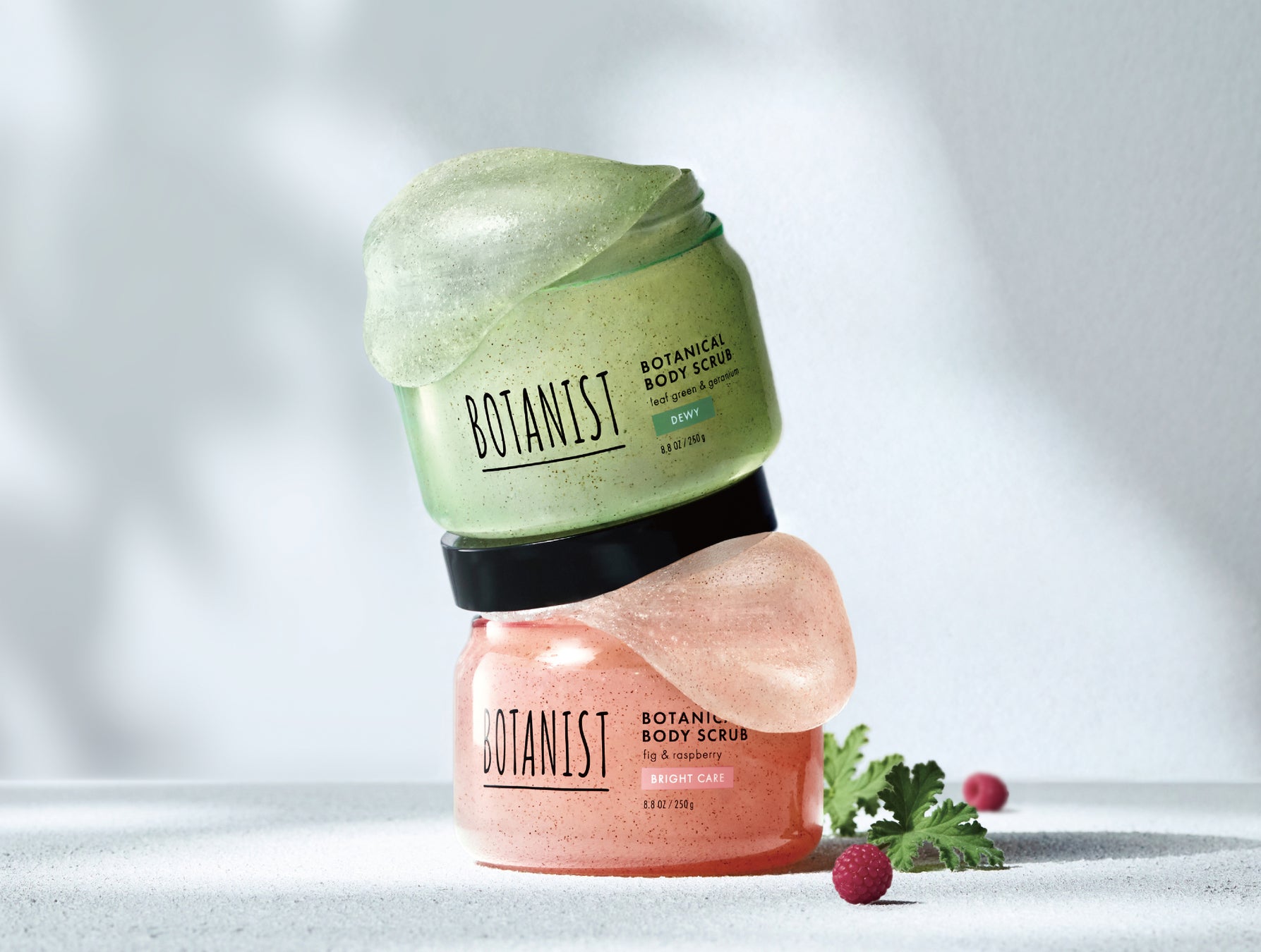 大人気『ダブル セーラム ファンデーション』発売記念。西武池袋本店にてイベントを開催