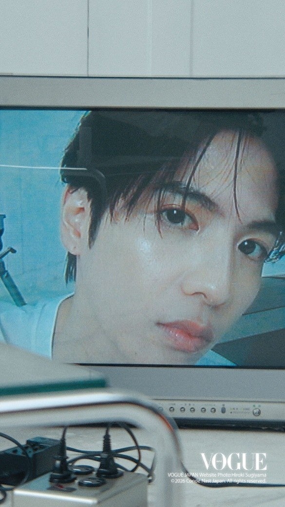 Friends of NARSを務める志尊淳が 「ライトリフレクティング コレクション」を纏い『VOGUE JAPAN』のSNS動画に登場！