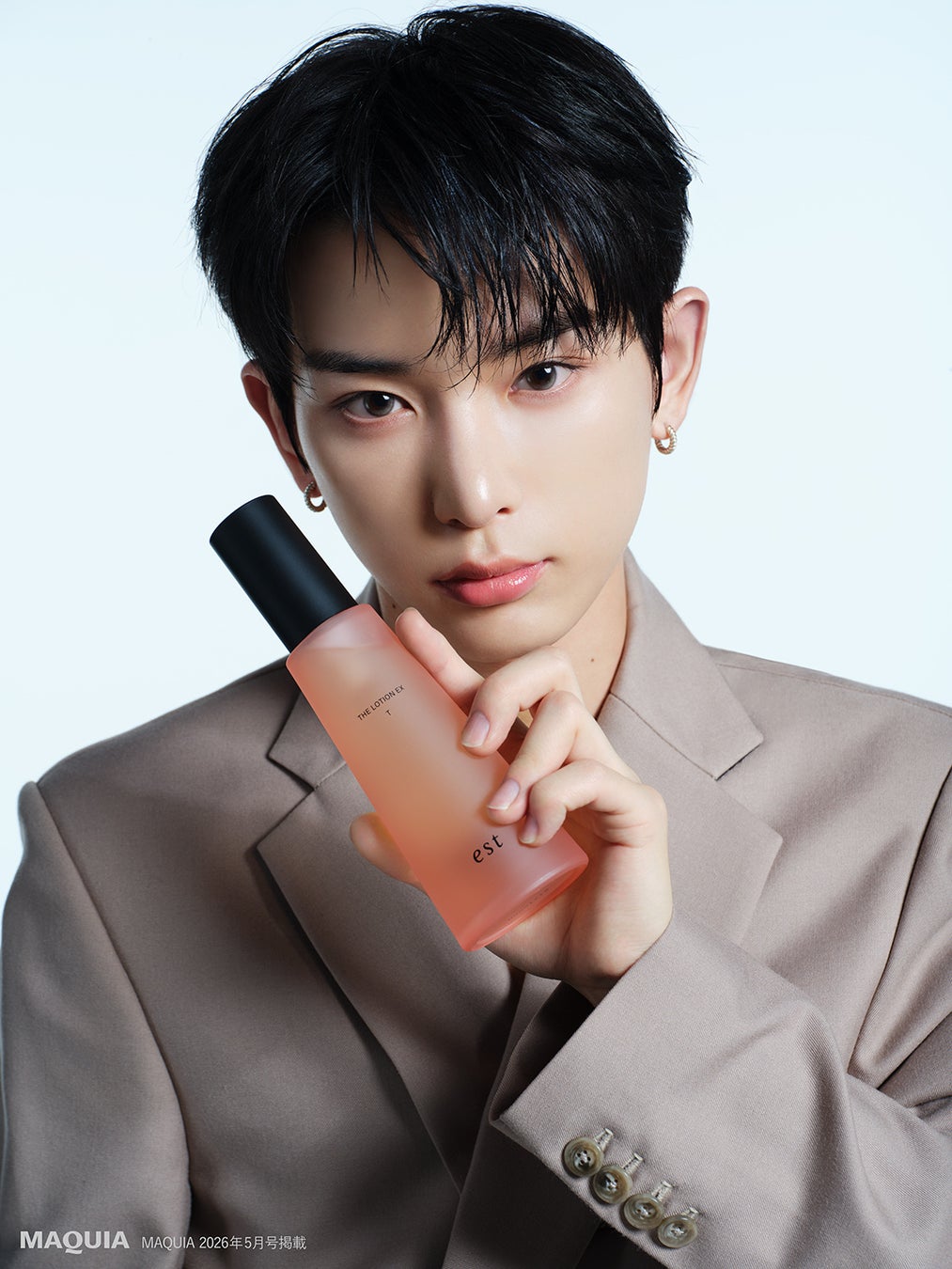 花畑でまどろむような心地よさに包まれて。至福のリラックスタイムへみちびく新たなルームフレグランスシリーズが誕生。