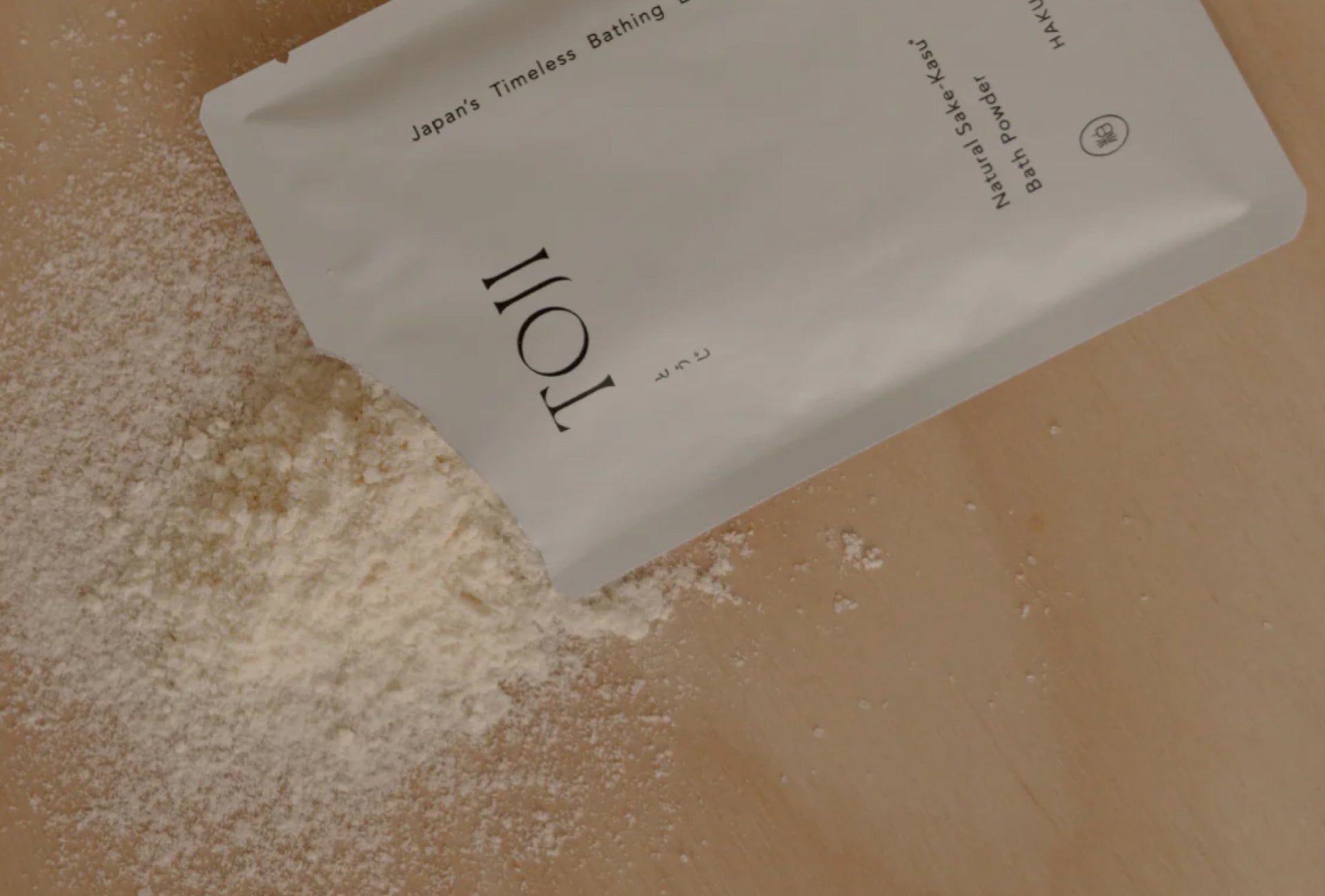 ウェルネスブランド「TOJI-とうじ-」のブランドを代表する酒粕バスパウダー2種を、BASIC AND ACCENTオンラインストアでも取り扱い開始。