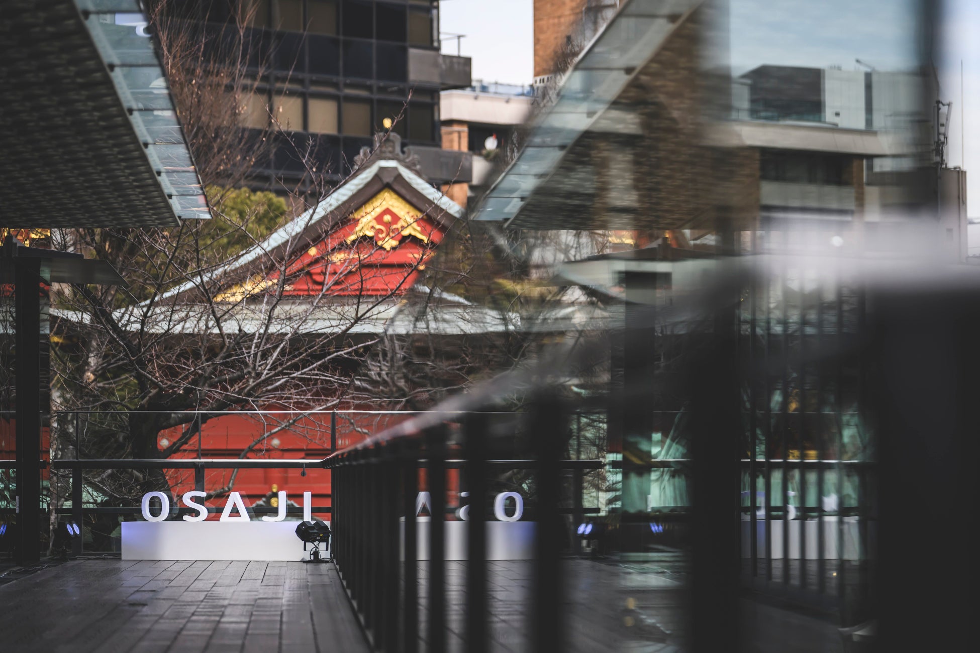 コスメオタクが出勤する“00年代風”オフィスが原宿に出現！？体験型ポップアップ【ロムアンド商事〜ジューシーフラッシュ営業部〜】4月11日(土)から3日間限定開催