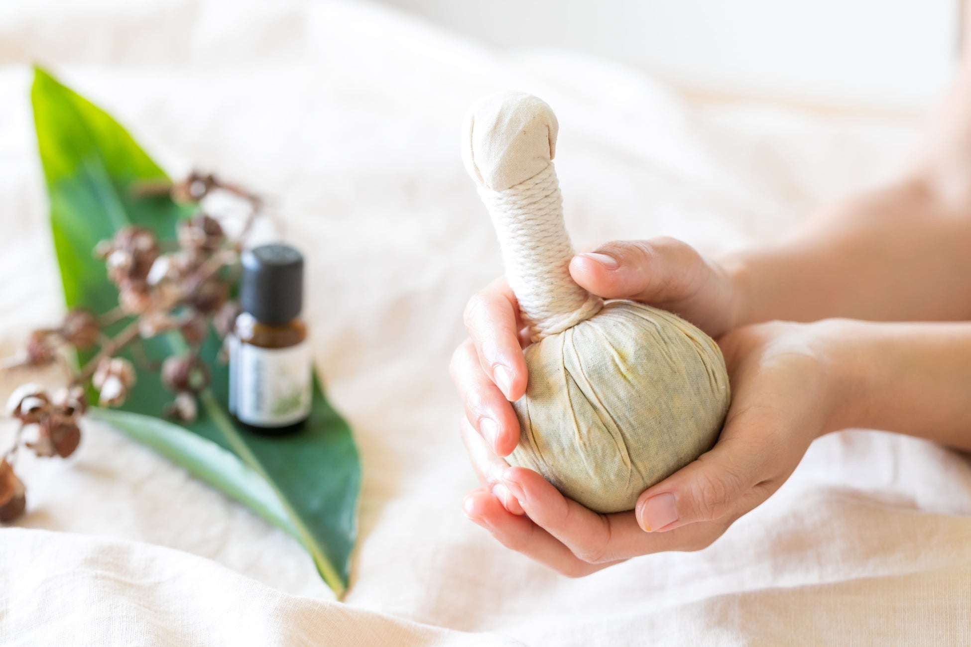 【YouTube登録者100万人突破】“顔ダンス”提唱者おきゃんママ、自社コスメ「Selif」累計108万個突破