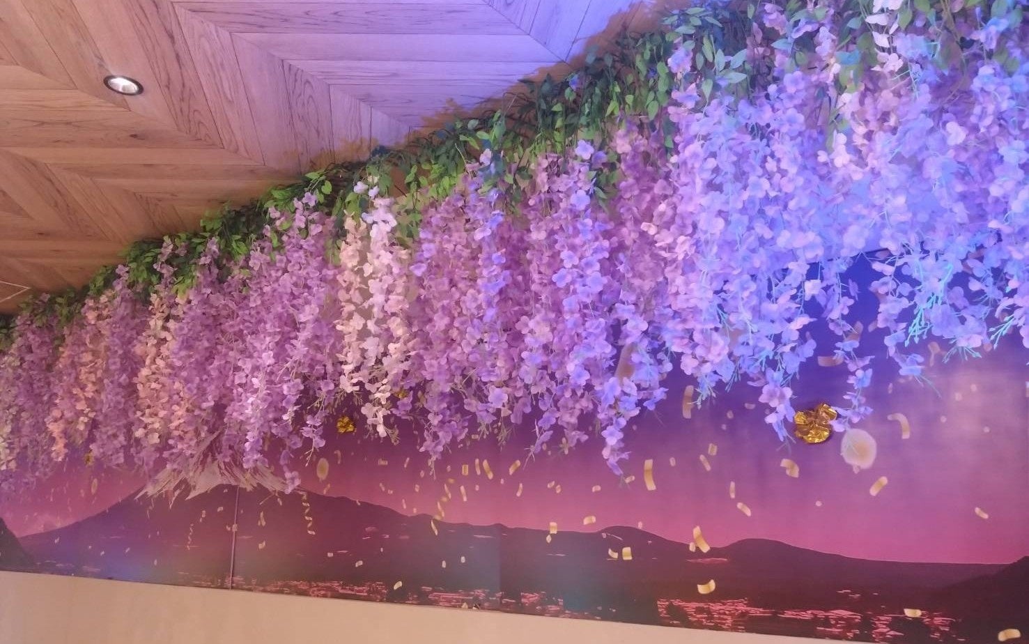 ココロゴトカフェが大人のための藤色フェアを開始