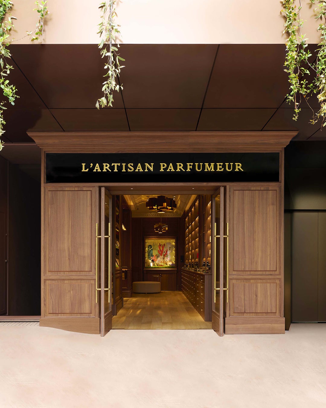 フランス・パリ発フレグランスメゾン〈ラルチザン パフューマー〉表参道旗艦店が、一周年を迎えます。