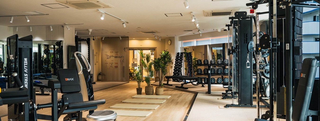 24時間ジム市場の二極化に新提案。“心地よい本格ジム”へ、FASTGYM24要町を刷新