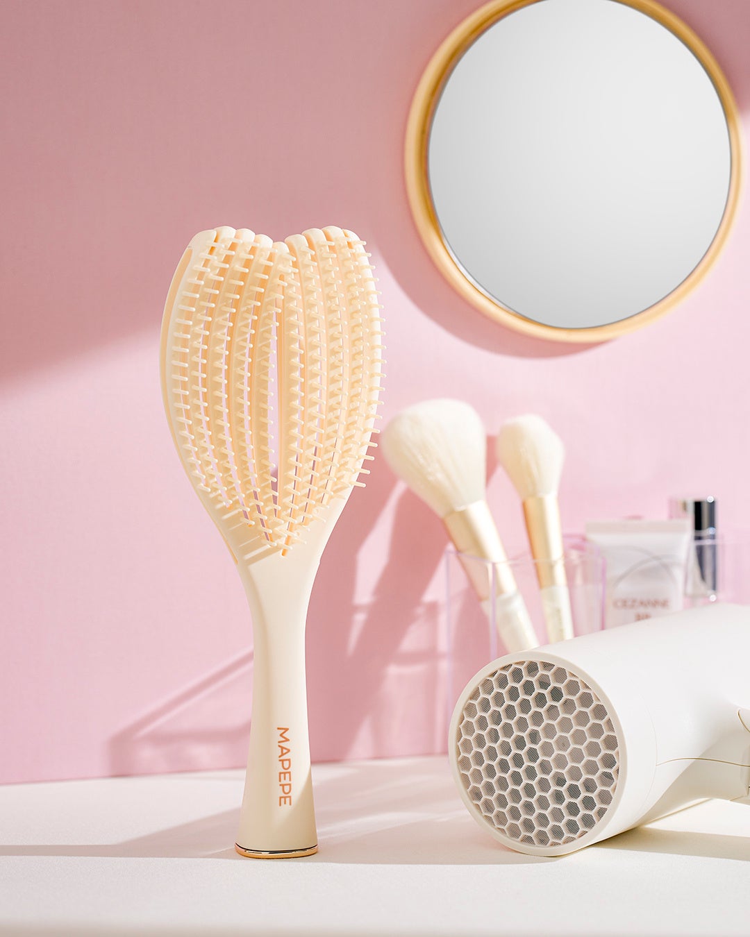 【マペペ】本日発売！スッと立てられるから、パっと手に取れる。セルフ・スタンディング構造の「フレックススタンドブラシ」が新登場。