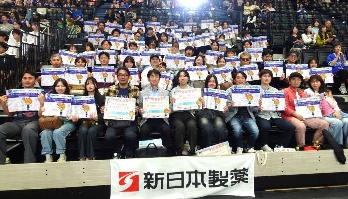 フレッシュな力、コートへ届け！新日本製薬、新入社員とともにライジングゼファーフクオカを全力応援