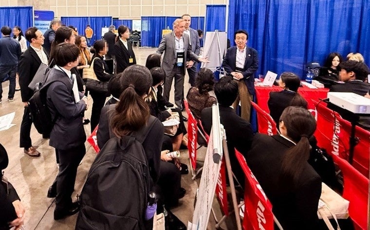 明るめの髪色にも自然になじむ。カラリスの白髪マスカラに新色「ライトブラウン」登場