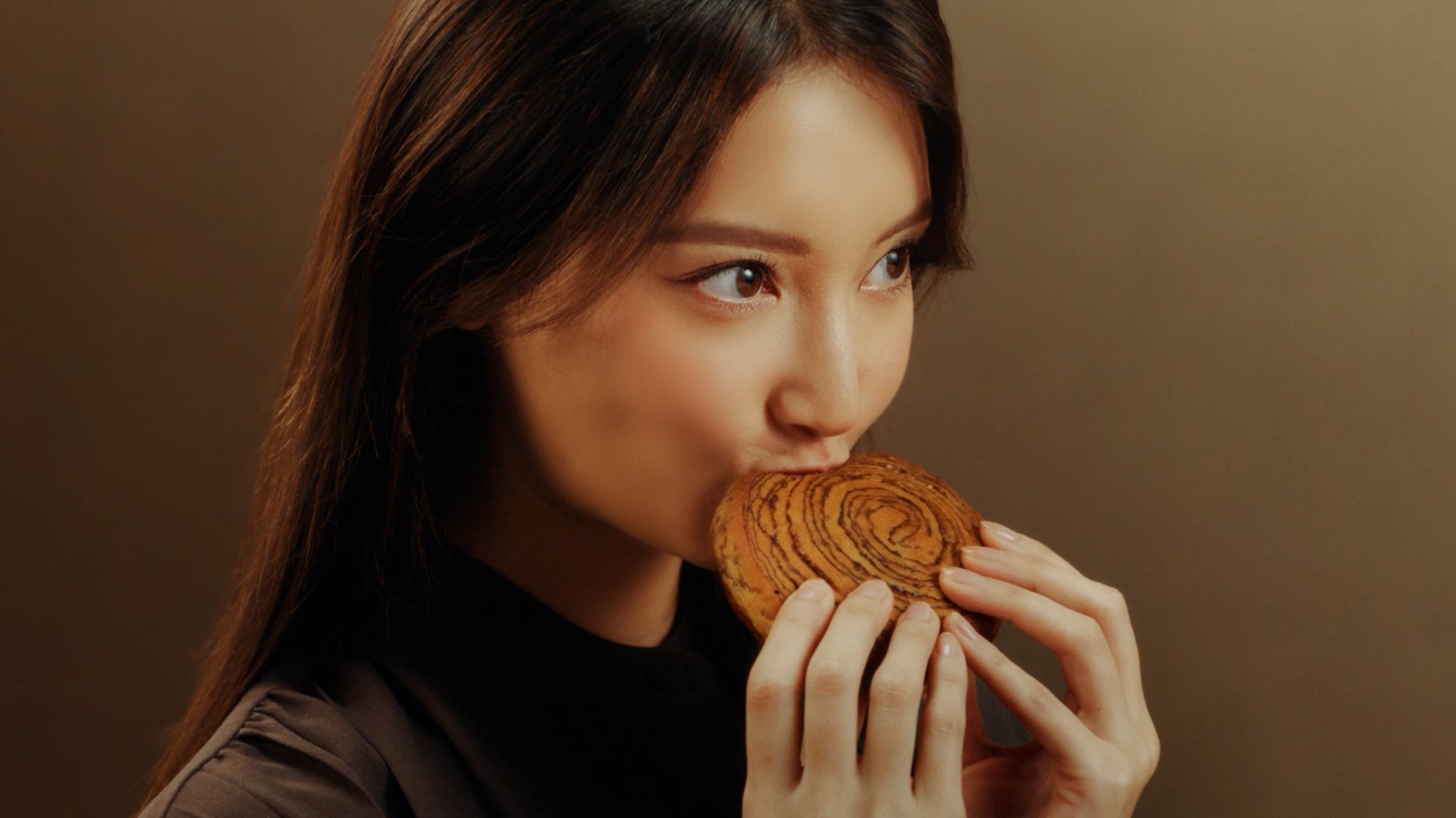 菜々緒さん出演「BASE BREAD」新CM『BASE BREAD チョコレートリニューアル』篇他 5月11日(月) 放映開始