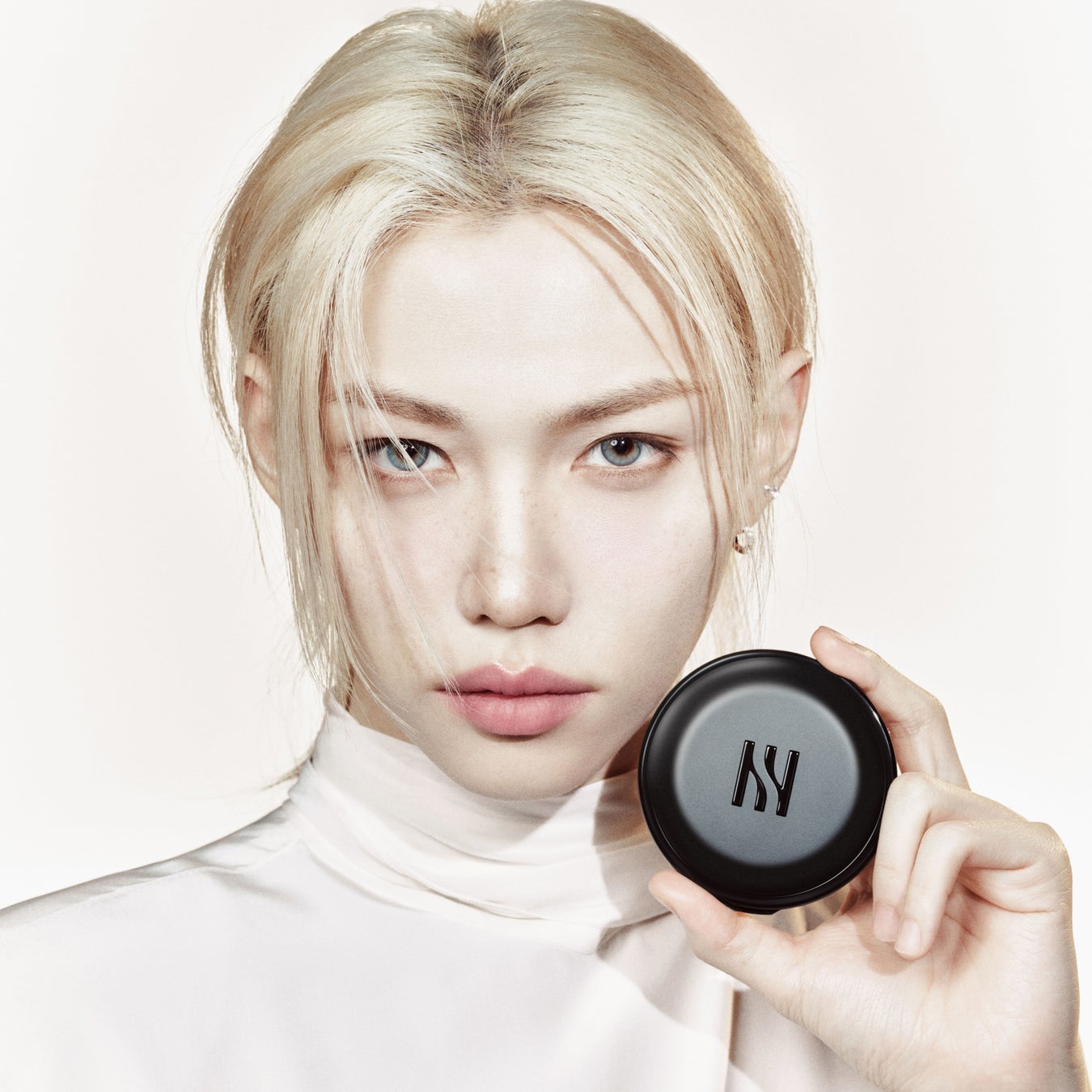 【HERA】一日中、毛穴レス極薄ブラー肌がつづく、新感覚*1 パウダーinクッション〈ブラック クッションメッシュパウダー〉が2026年6月5日(金)全国発売！