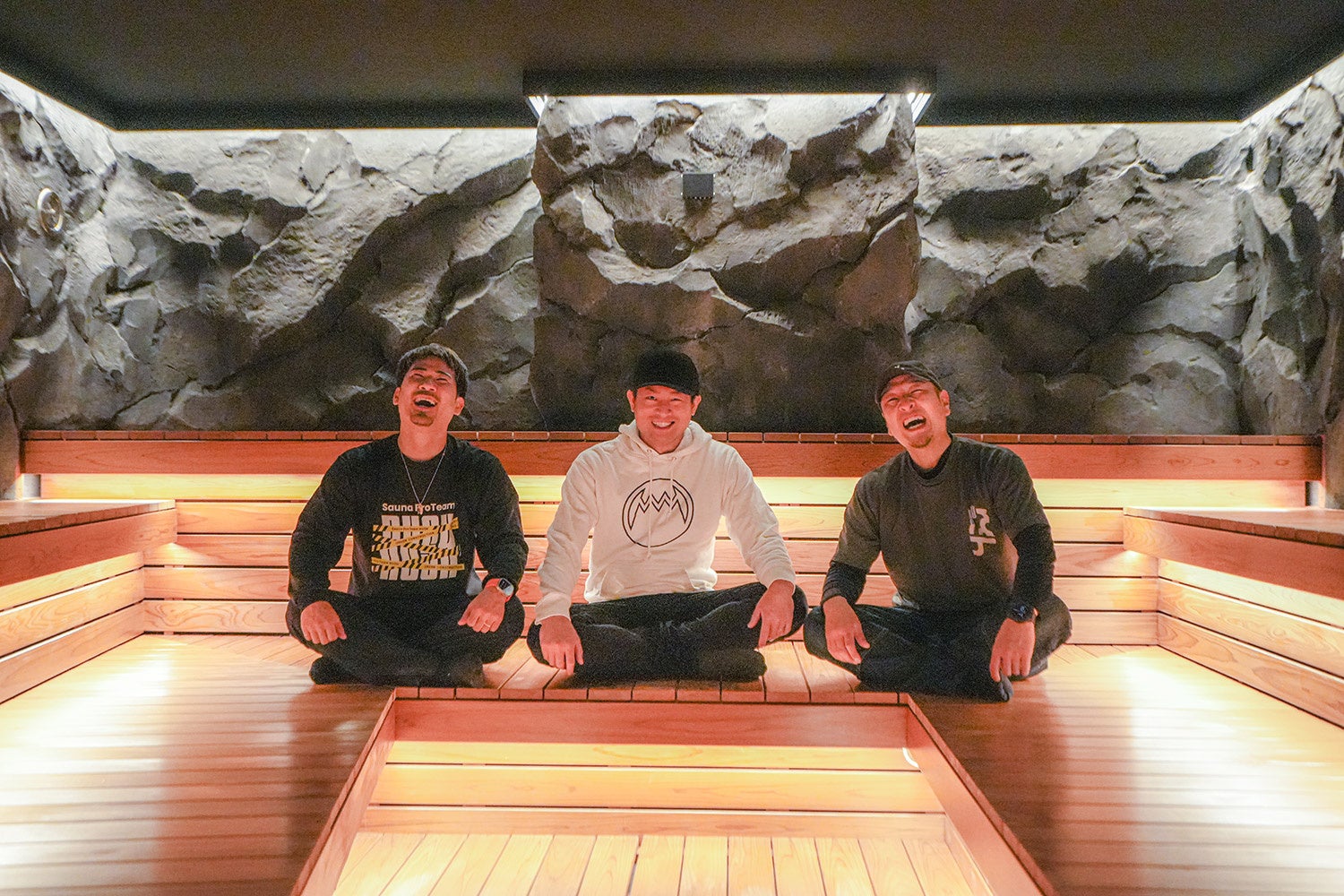 【没入】楽久屋とタッグを組み、RUSHが北海道・北広島に「雪と石」が響き合う異次元のサウナ空間を施工＆プロデュース。