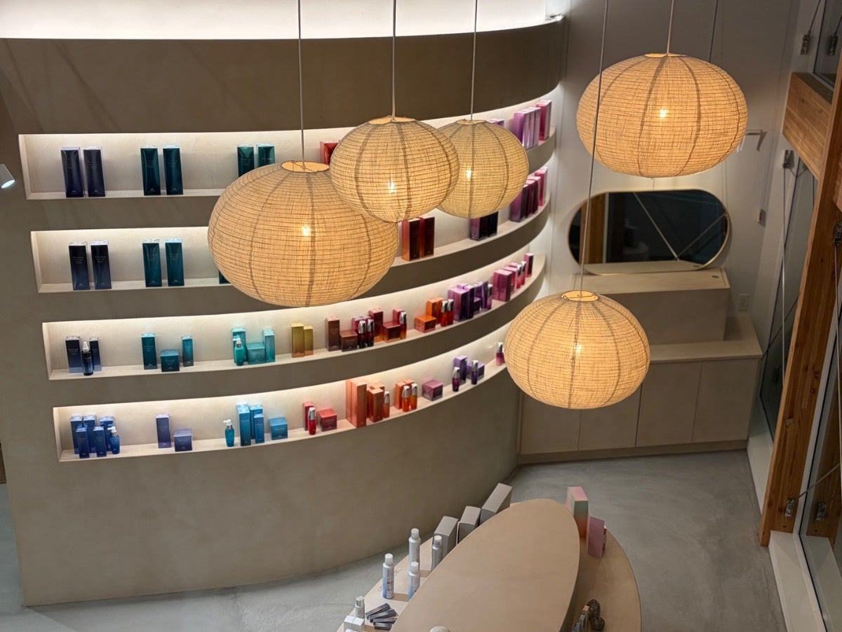 ケア商品を“試して選べる”美容室「LiLi Smart Salon」、北海道・千歳に7/1オープン