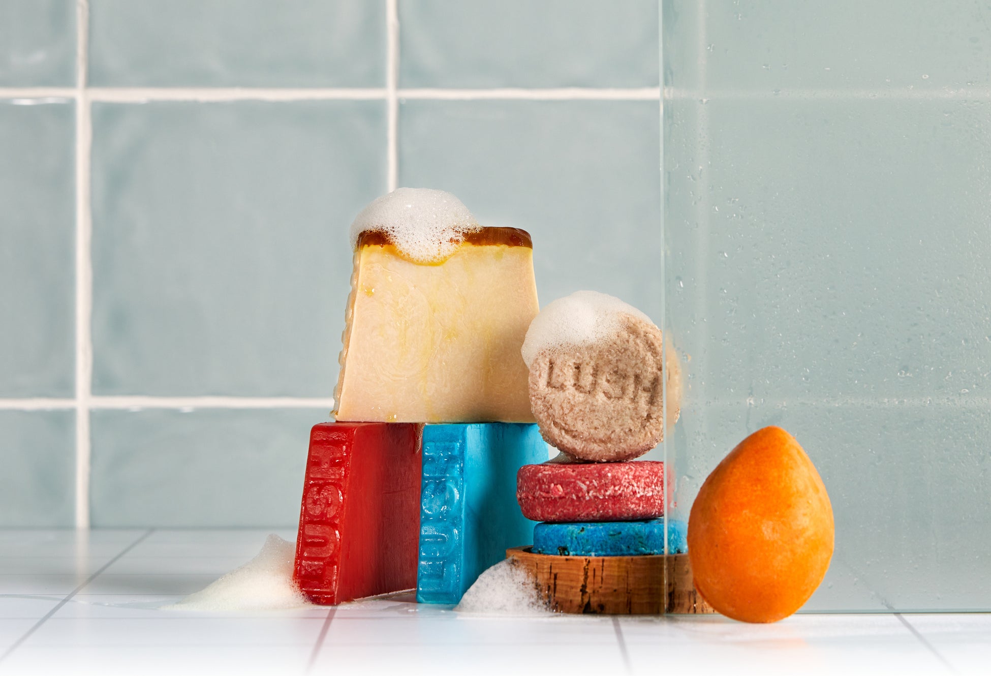 世界がプラスチックのあり方に揺らぐ今、ラッシュが提示する「パッケージフリー（ネイキッド）」という選択。