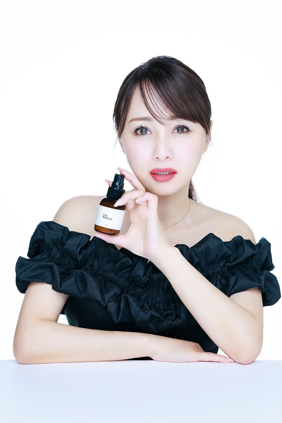 「憧れの50代の象徴」渡辺美奈代──デビュー40周年で見せた「あらたな一面」、特設サイト本日より先行公開。