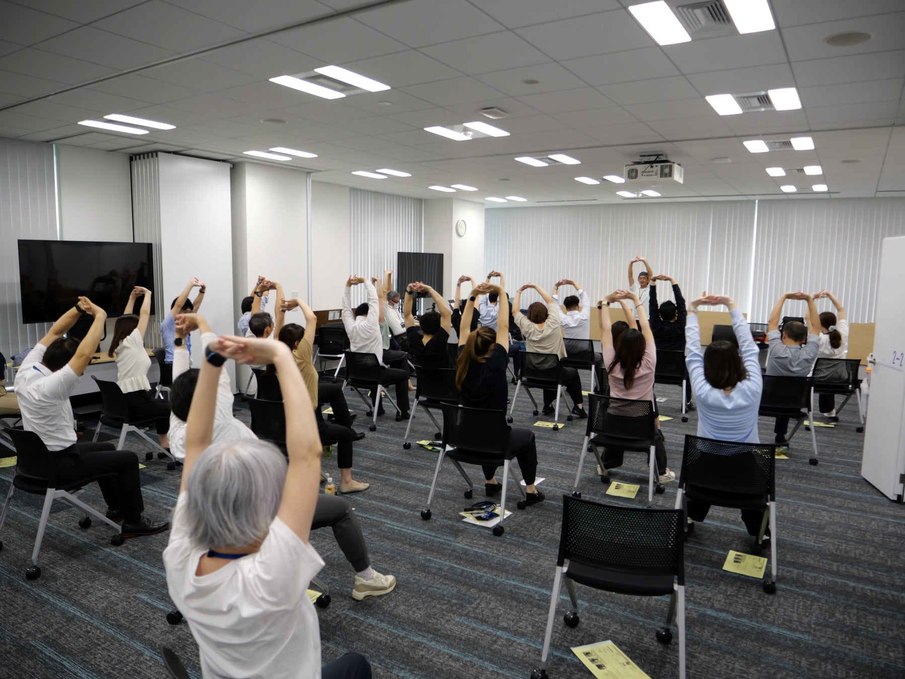 コンタクトレンズのシード　従業員の健康保持・増進のため体力測定・体操講座を実施