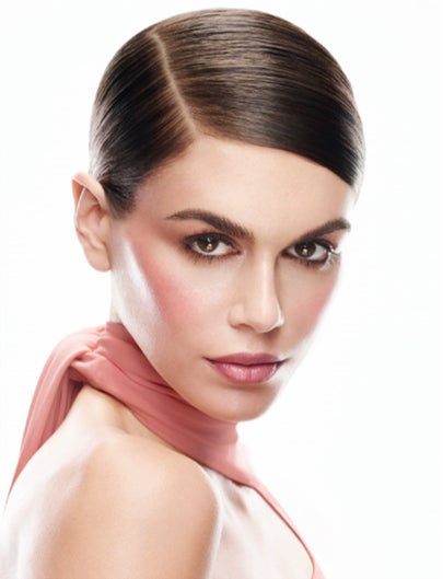 インパクトのあるカラー。贅沢な質感。4シェードがセットされた魅惑的な「NARS クワッドアイシャドー」にブランドのシグネチャーに着想を得た新色3種が仲間入り。