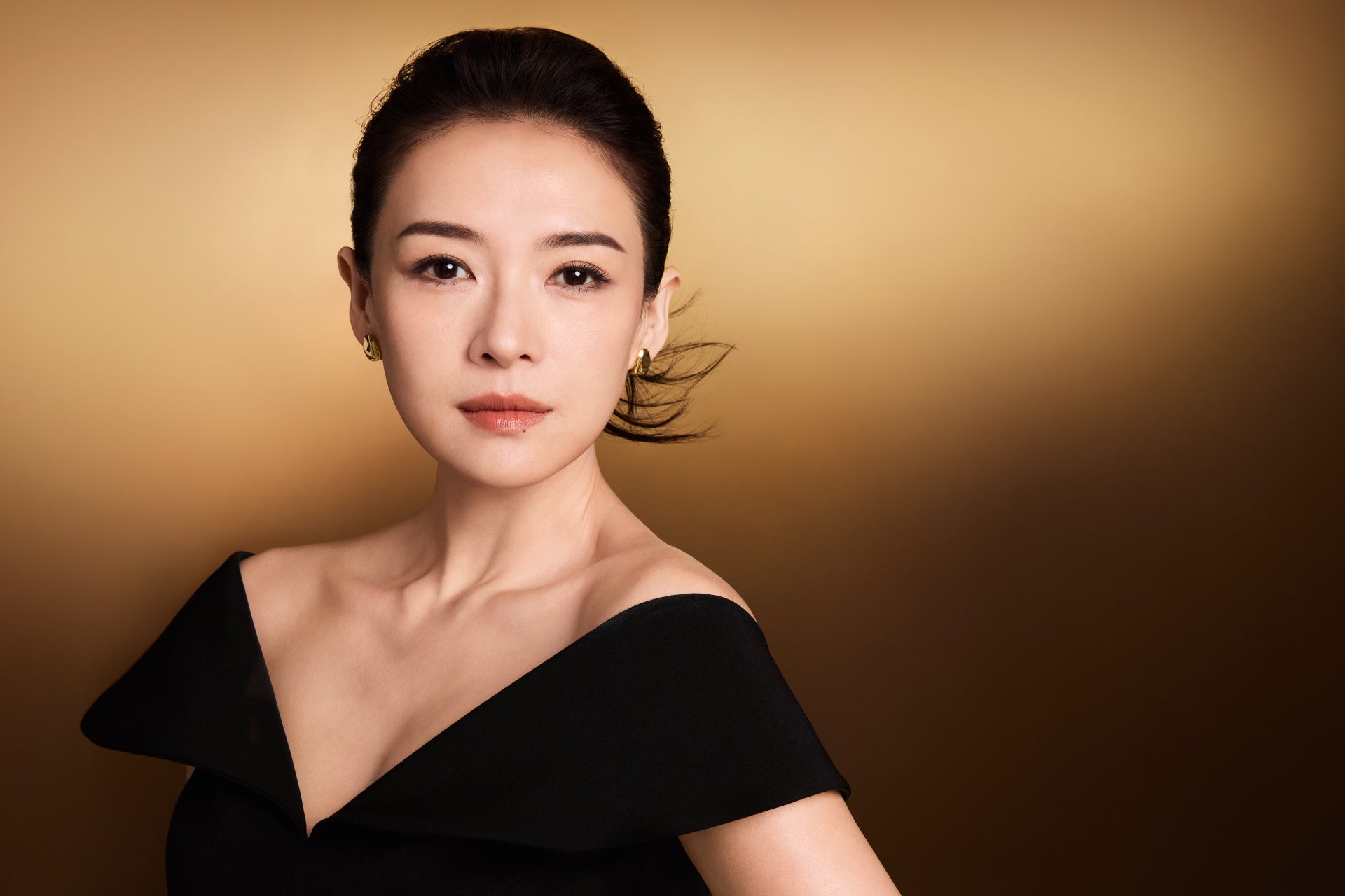 新 プレステージ ラ クレーム 誕生。思いのままに未来を描く、美の羅針盤。ローズの恵みで、時を超える贅沢な輝きへ