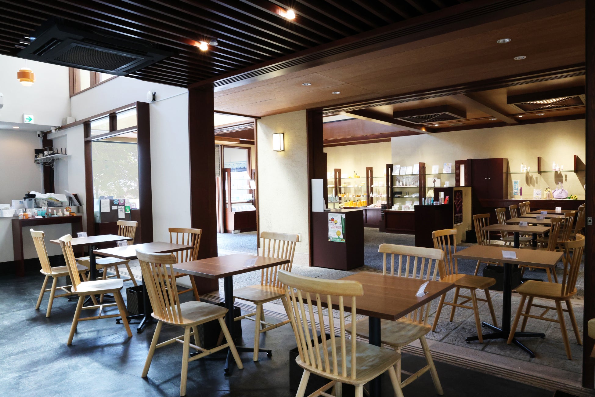 「よーじや 嵯峨野嵐山店」がリニューアルオープン！ショップとカフェが一体化し、さらに魅力あふれる店舗に